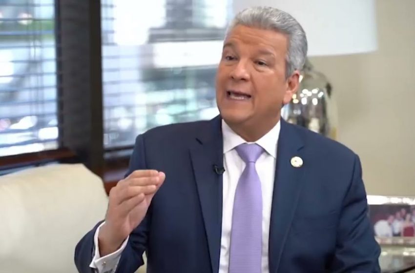 Tras acusación de hijo en caso Medusa, Macarrulla solicita licencia como Ministro de la Presidencia