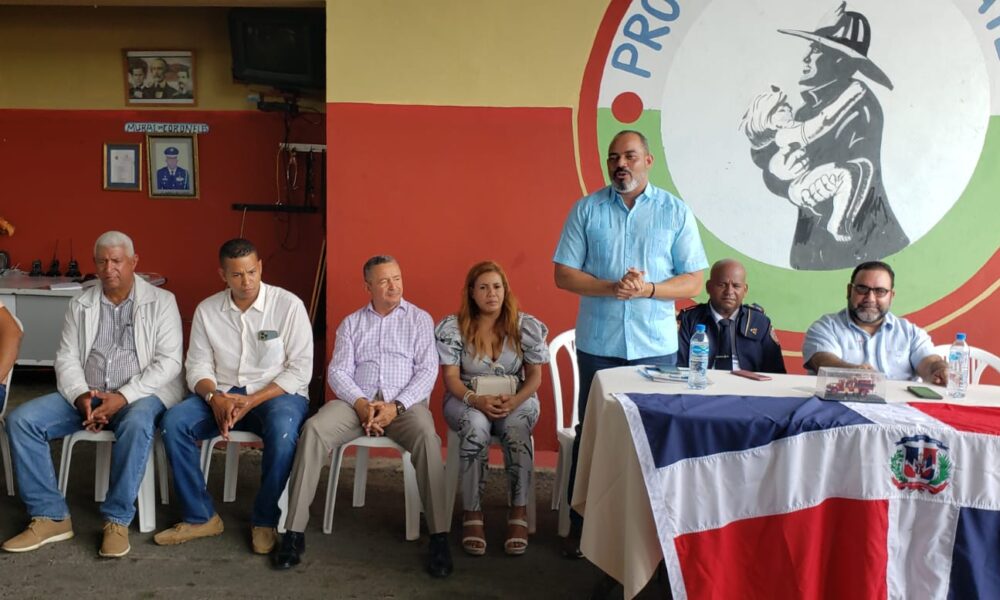 CORAAVEGA entrega de camión cisterna al municipio de Jima y a Rincón