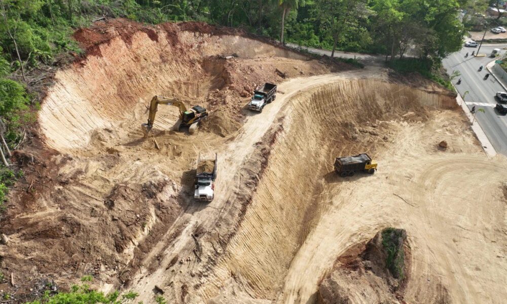Denuncian grave daño ecológico en Sosúa con destrucción de una loma para construir plaza