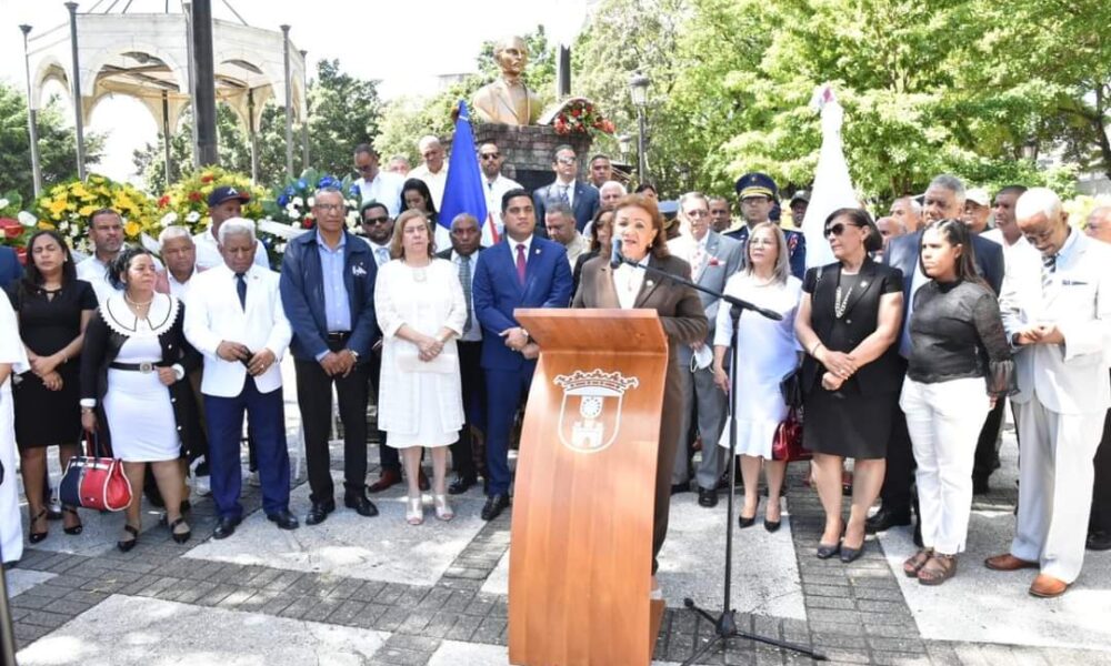 Autoridades encabezan actos del 159 Aniversario de la Restauración