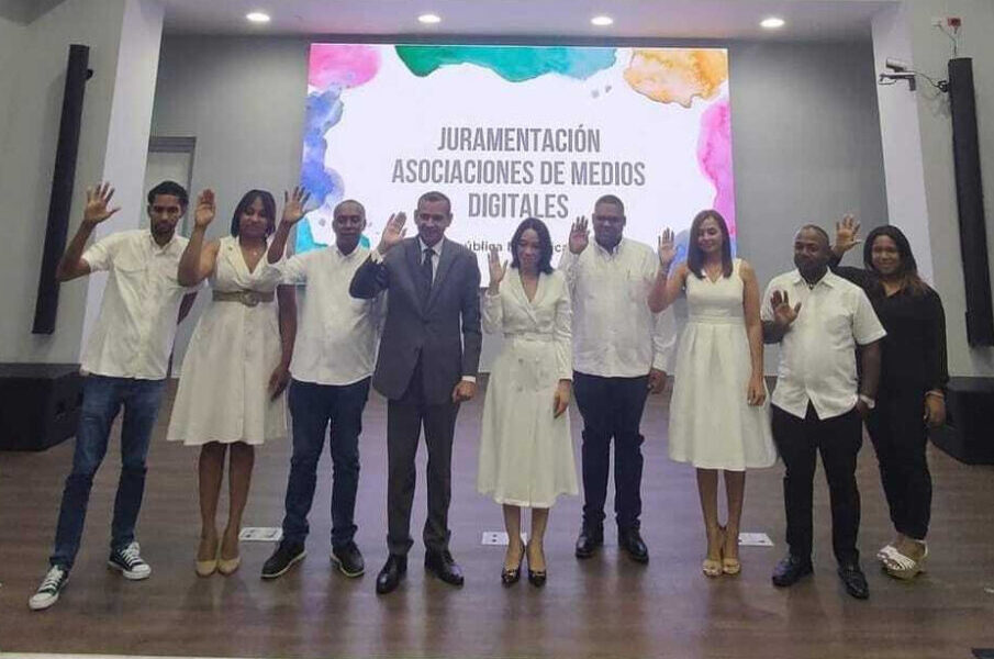 Formalizan la Federación Dominicana de Medios Digitales tras juramentación de 32 directivas de medios digitales