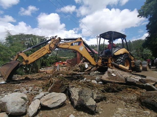 Unas 40 viviendas afectadas y 10 comunidades incomunicadas por inundaciones en Manabao, Jarabacoa