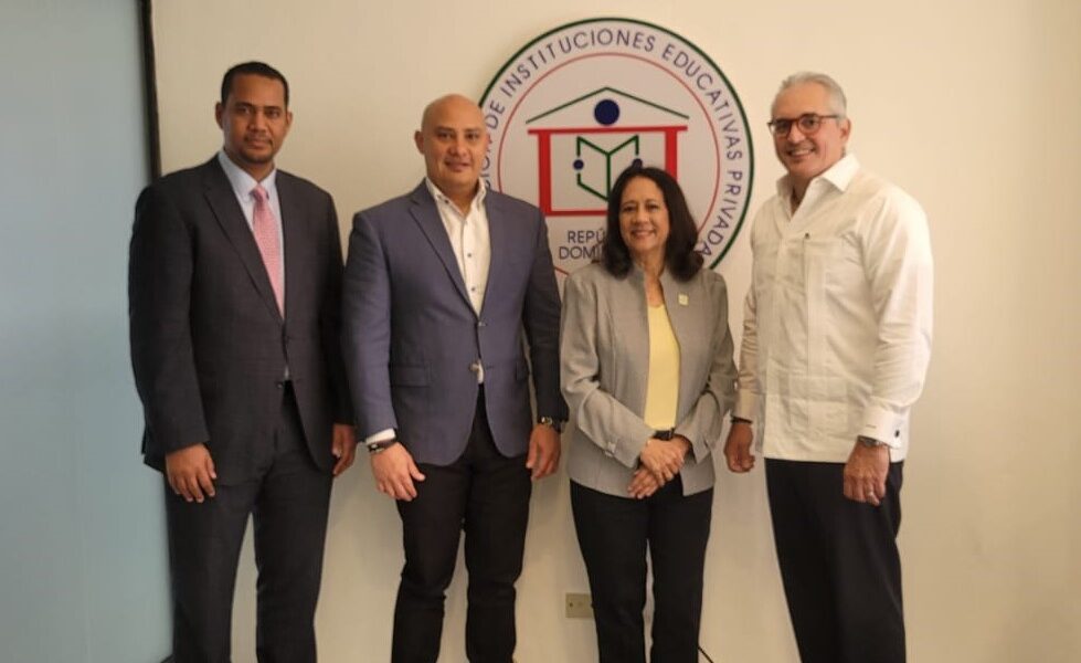 AINEP y Junior Achievement firman Acuerdo de Cooperación