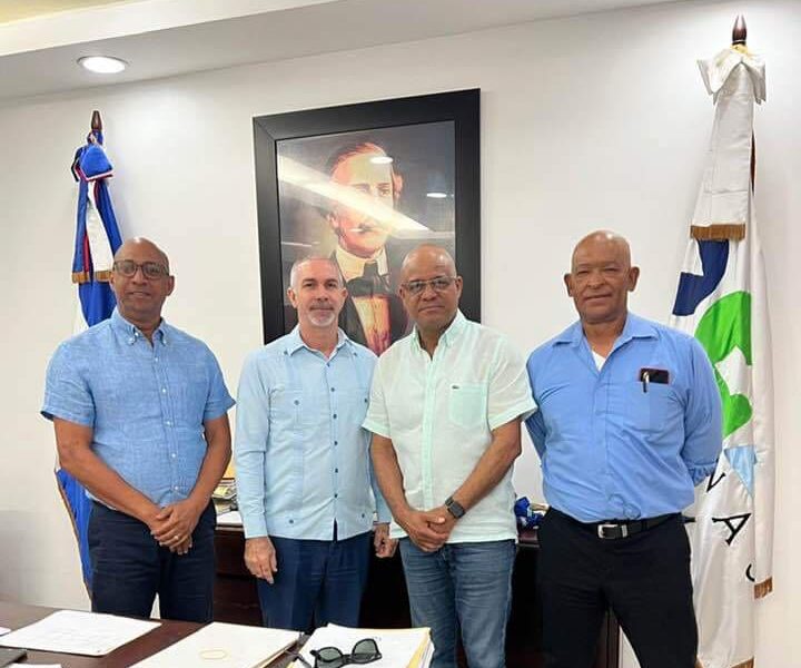 Colector de Aduanas garantiza que mudanceros traerán sus cargas a RD por muelle de Puerto Plata