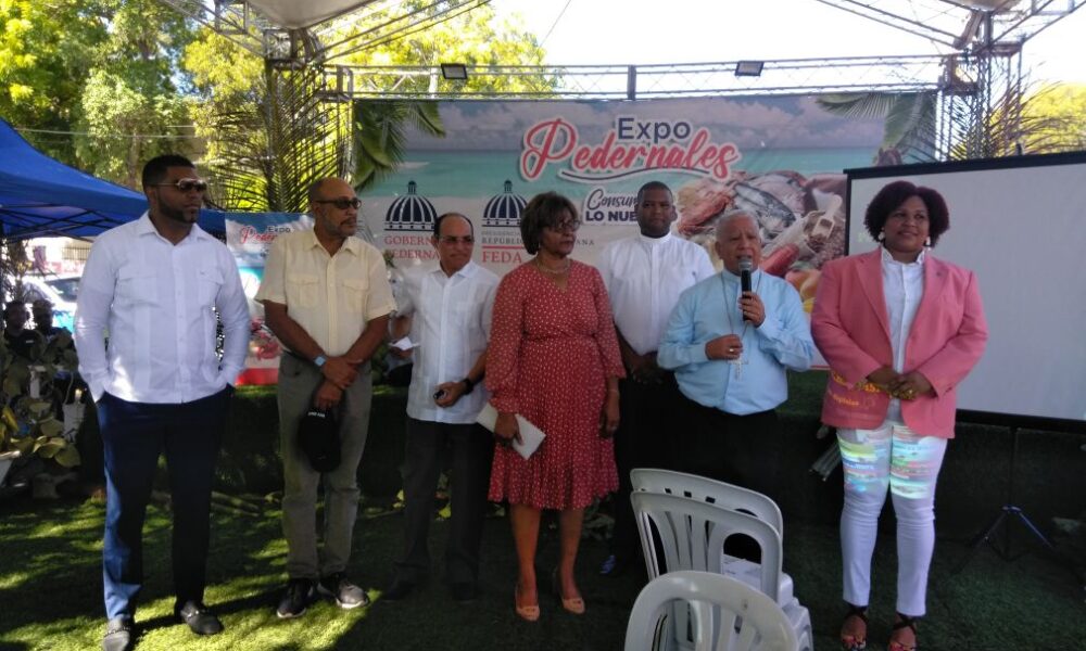 FEDA concluye Feria Expo-Pedernales «Consume lo Nuestro» con taller a periodistas y comunicadores y panel con autoridades