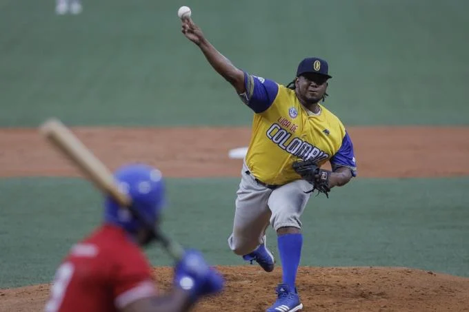 Dominicano López silencia al Licey, Colombia nos da una zurra