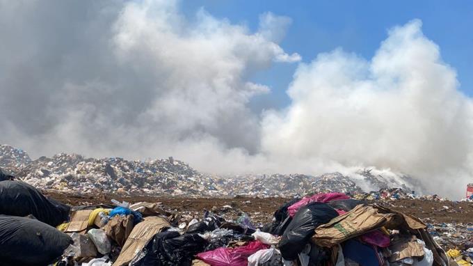 Jarabacoa: Estado de emergencia por humareda tras incendio en vertedero