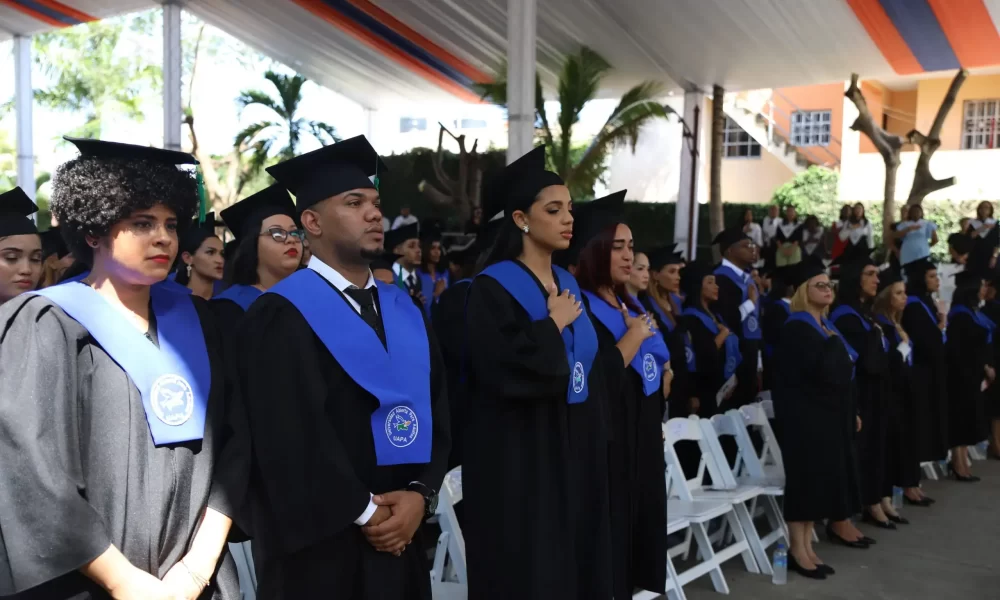 UAPA gradúa los primeros periodistas digitales del país