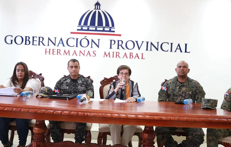 Gobernadora asegura gobierno cumple promesas de obras