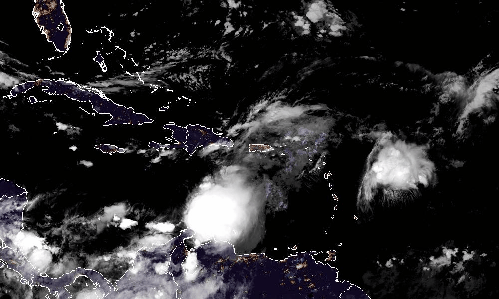 Ubicación en ViVo de la Tormenta Franklin por Satélite del National Huracane Center de Miami