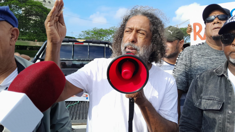 Sacerdote Nino Ramos encabeza Protesta en demanda de obras
