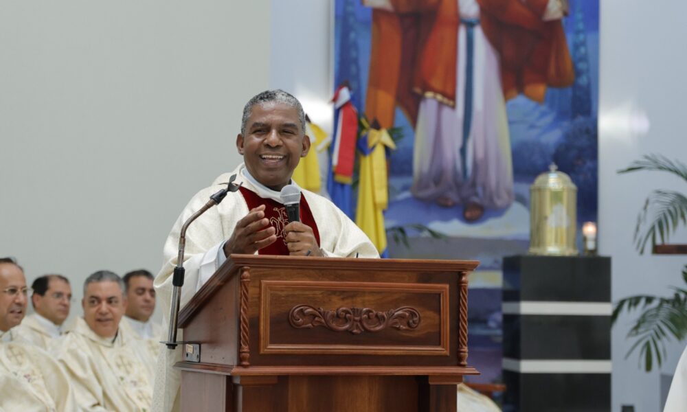 RECTOR DE LA UCATECI CELEBRA BODAS DE PLATA DE VIDA CONSAGRADA