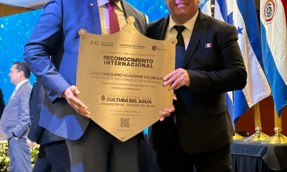 Presidente de CORAAVEGA recibe reconocimiento Internacional por Gestión del Agua