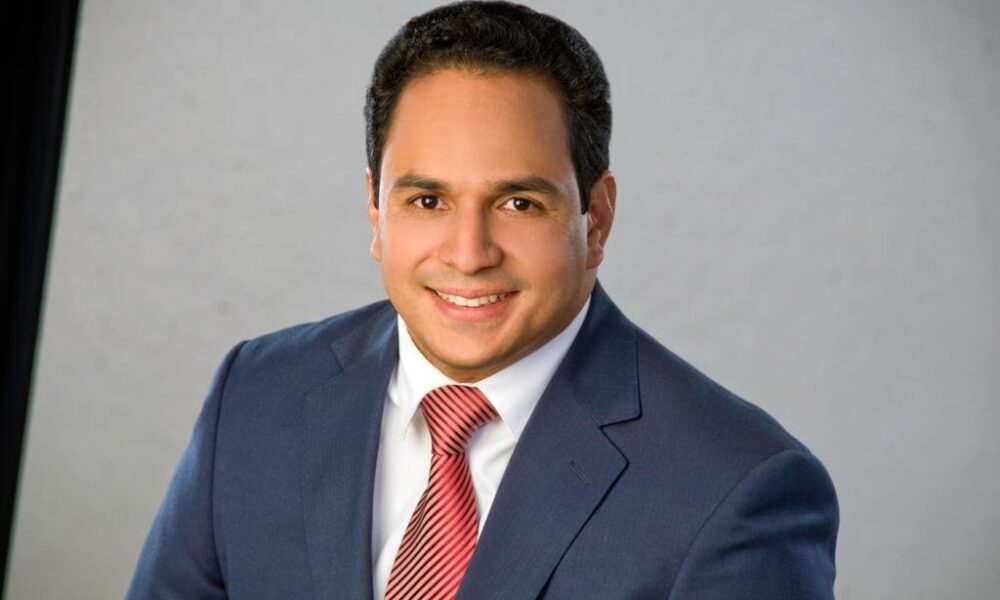 Candidato presidencial Luis Abinader designa a Manuel Conde como su representante ante JCE